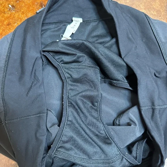 Lululemon Speed up Shorts - Picture 5 of 6